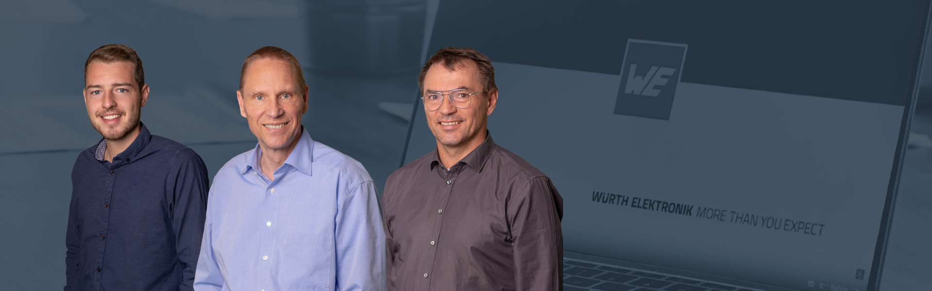 ICS Webinar DE: Die bleifreien Must-Haves: LF PowerPlus 2.0 & LF PowerBasket WE ICS Powerelement-Webinar "Die bleifreien Must-Haves: LF PowerPlus 2.0 & LF PowerBasket" auf Deutsch – Werbebild mit vortragenden Experten links im Vordergrund, Laptop mit Unternehmenslogo im dunkelblauen Hintergrund